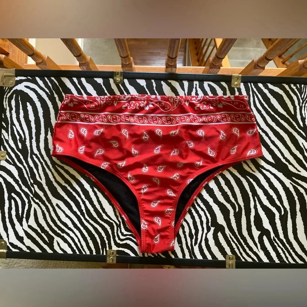 Red bandanna, paisley print bikini bottoms size lg - Picture 2 of 7
